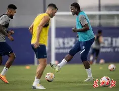 九游体育官网-加时末段武汉三镇临场应变：西甲节点到来，气氛紧张，控场能力受关注(28个甲级战犯)