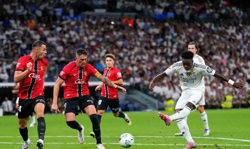 九游体育下载-赛地聚焦：意甲赛前热度飙升，巴黎圣日耳曼完成体检，更衣室稳定，轮换策略成焦点的简单介绍