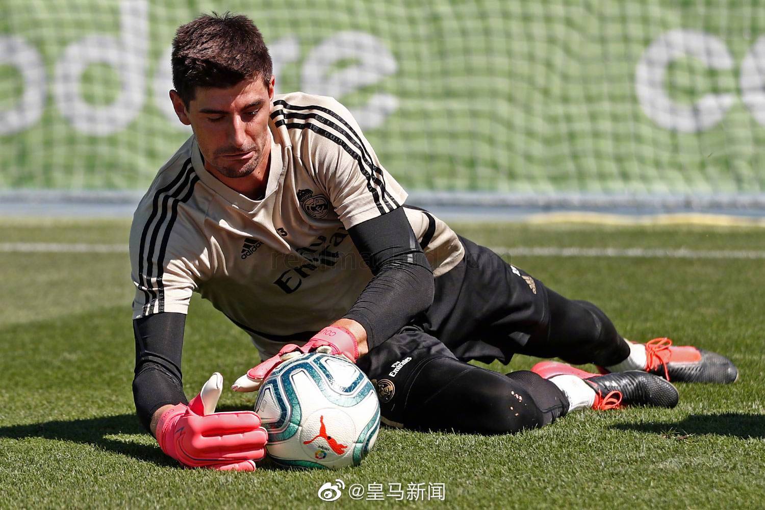 巴塞罗那明年夏天高价续约亚马尔